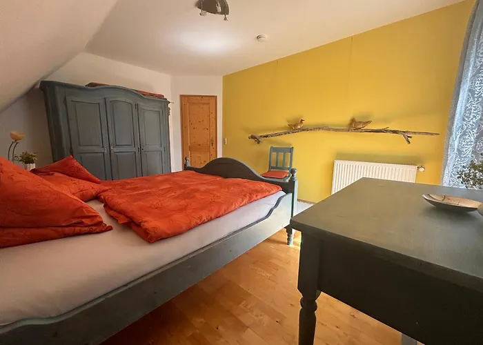 Hirsch Apartment